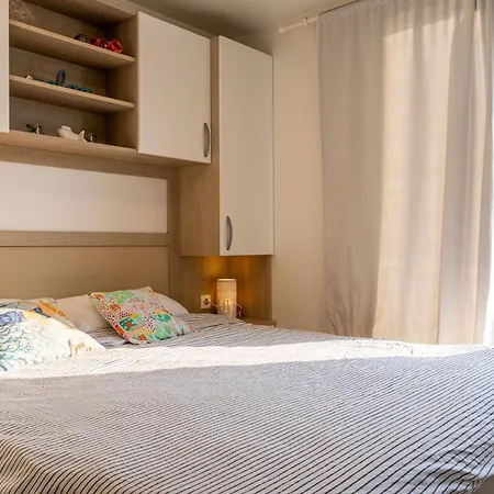 船屋 Sirena Lux Seahouse In Marina Portoroz, Beachfront With Terrace And Jacuzzi