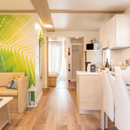 船屋 Sirena Lux Seahouse In Marina Portoroz, Beachfront With Terrace And Jacuzzi 波尔托罗
