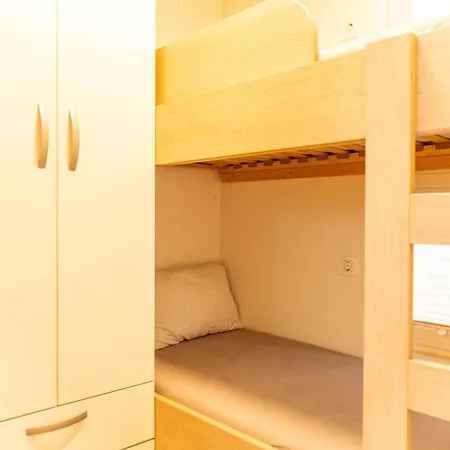 Sirena Lux Seahouse In Marina Portoroz, Beachfront With Terrace And Jacuzzi 船屋 波尔托罗