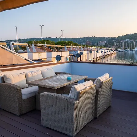 Sirena Lux Seahouse In Marina Portoroz, Beachfront With Terrace And Jacuzzi