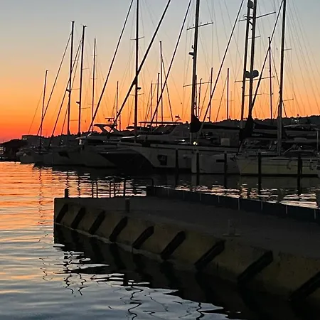 船屋 Sirena Lux Seahouse In Marina Portoroz, Beachfront With Terrace And Jacuzzi