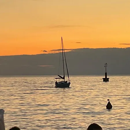 Sirena Lux Seahouse In Marina Portoroz, Beachfront With Terrace And Jacuzzi 波尔托罗