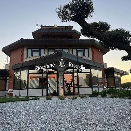 Sirena Lux Seahouse In Marina Portoroz, Beachfront With Terrace And Jacuzzi 船屋 波尔托罗